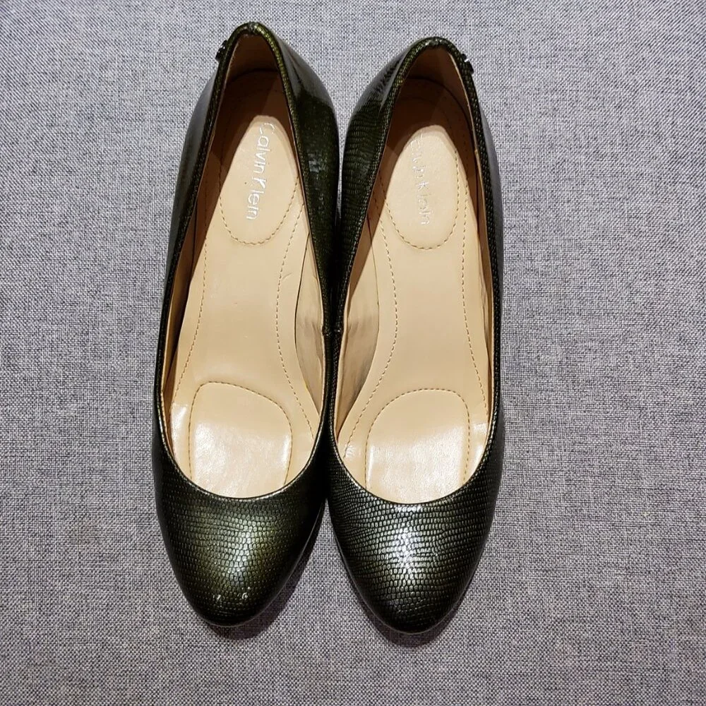 Calvin Klein Yana Wedges Pointy Shoes Size 6 Heel 2